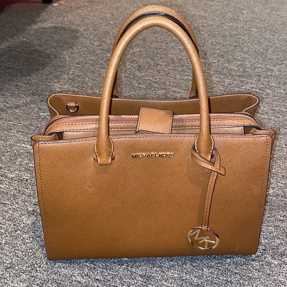Michael Kors Handbags - Michael Kors Gibson purse bag sachel